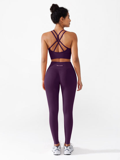 A model wearing a BRXL® Seamless High Waisted Butt-Lifting Leggings